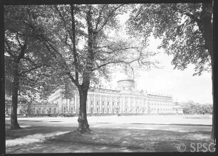 Potsdam, Neues Palais, Gartenseite.