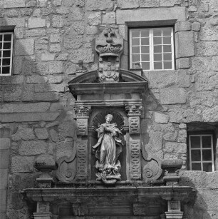 Portal mit Nischenfigur der Immaculata