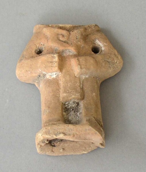 Figurine en argile sans tête (fragmentée)