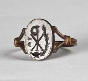 Ring mit Gemme