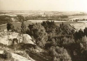 Blick von der südlich Schwochau gelegenen Sandgrube nach Süden auf Leuben und die Lommatzscher Pflege
