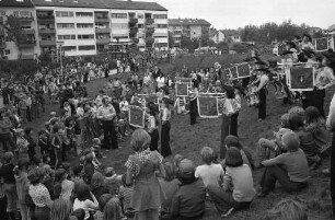 Spielweg Brohrain an der Tullastraße. Einweihung