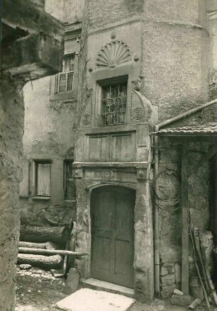 Hof mit Treppenturm; Portal. Untergasse 54 - Haus Schmidt