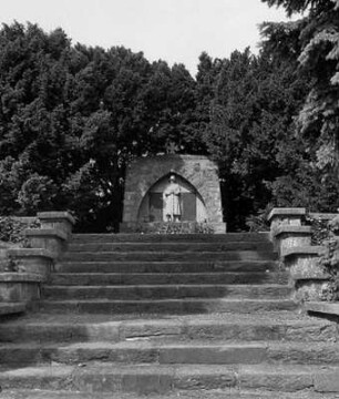 Gefallenendenkmal; Hofheim am Taunus, Borngarten (Eichstraße)