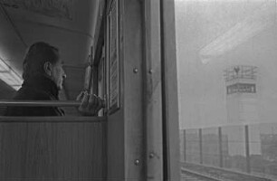 S-Bahn-Fahrt (wahrscheinlich nach Frohnau) mit Wachturm