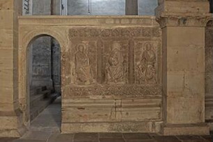 Nördliche Chorschranke mit Apostelfiguren — Drei Heilige