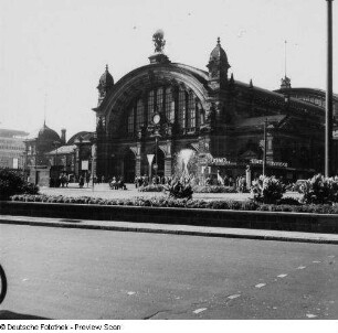 Frankfurt am Main. Hauptbahnhof. Empfangsgebäude von Norden