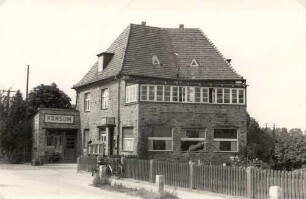 Cafe und Konsum in Schleife : Kofejowna a konsum w Slepom