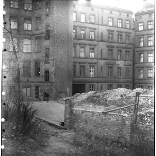 Negativ: Beschädigtes Haus, Yorckstraße 44, 1951