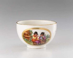 Teetasse mit zwei Landleuten an einem Tisch, auf dem ein Krug steht