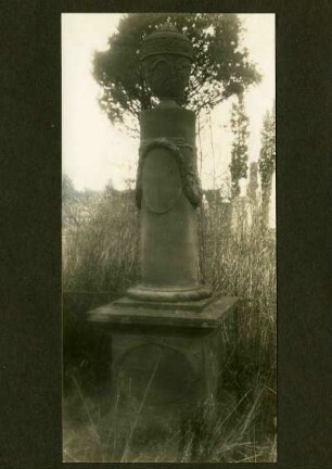 Friedhof. Grabstein des Philipp Crusius. Vergl. 042