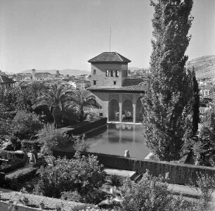 Alhambra — Palacios Nazaries — Palacio del Partal — Jardínes del Partal