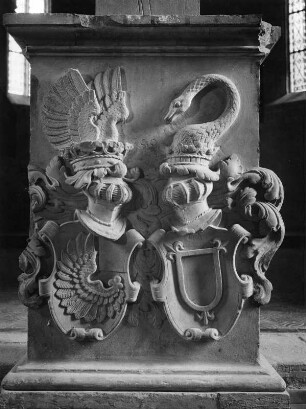 Wappenrelief : Wappenrelief. Sandstein (1573; S. Schlör). Stöckenburg, Pfarrkirche