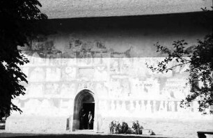 Arbore: Klosterkirche, Westseite