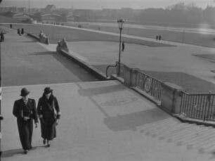 Dresden. Blick vom Neustädter Elbufer Richtung Johannstadt
