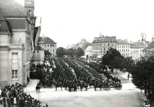 Bautzen. Parade des 3. Husarenregiments Nummer 20 der Königlich-Sächsischen Armee auf dem Kornmarkt anläßlich ihres Einzuges in die Barbarakaserne