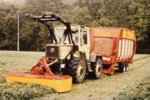 Fotografie: Umwelttechnik, Landschaftspflege, Frontmähwerk, Ladewagen