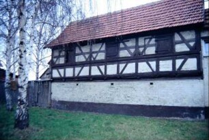 Wirtschaftsgebäude mit Sichtfachwerk, Schiebeläden