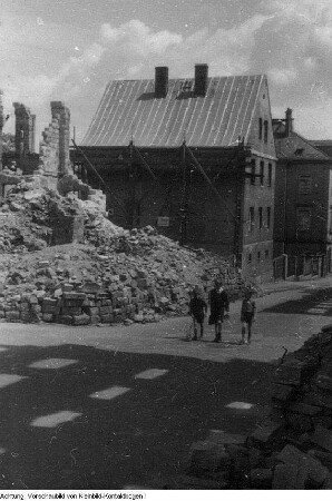 Dresden, Hechtviertel. von den Kriegsschäden beräumte Strassen, 1945