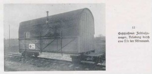 Foto eines geschlossenen Feldbahnwagens mit einer Beladungsmöglichkeit von Verwundeten durch eine Tür in der Stirnwand