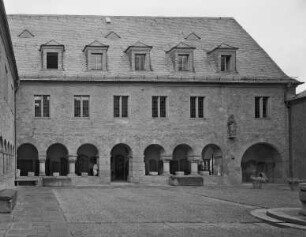 Ehemaliges Sankt Andreasstift — Kreuzgang
