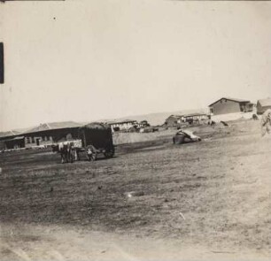 Dorf : Blick auf eine Dorfplatz.