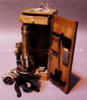 Mikroskop im Originalkasten mit Zubehör