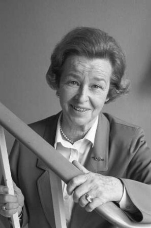 Verabschiedung der langjährigen Vorsitzenden der "Arbeitsgemeinschaft Karlsruher Frauenverbände" Ursula Schneider
