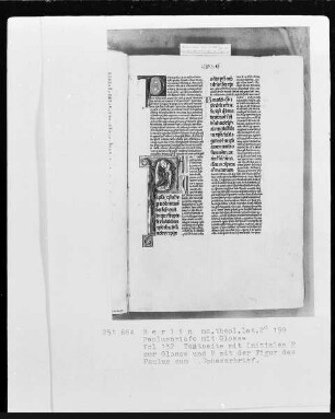 Paulusbriefe mit Glossen — Initiale P (AULUS), darin Paulus, Folio 132recto