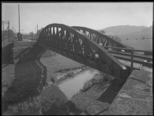 Bahnbrücke über Fluss (evtl. Neckarbrücke bei Neckarburg oder Nagoldtal)