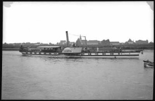 Lorenzkirch. Elbe mit Dampfer Saxonia