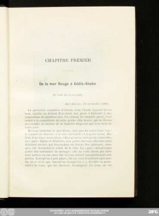 Au pied de la falaise.