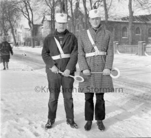Salinenstrasse: Schülerlotsen im Winter