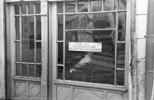 Russe: Rasierstube, Schild eines Friseurs