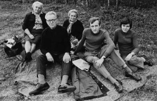 Familie beim Picknick