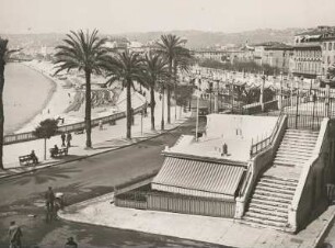 Nizza. Frankreich. Ansicht der 7 Km langen Promenade des Anglais (straße der Engländer), einer Uferstraße mit anliegender Strandpromenade