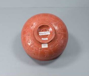 Rekonstruktion einer römischen Bilderschüssel mit ornamentaler Dekoration