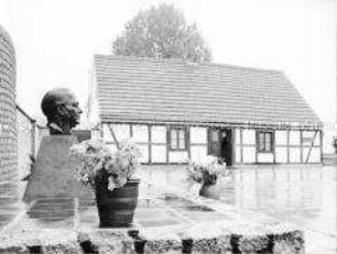 Außenansicht der Wilhelm-Pieck-Gedenkstätte in Zechin (Brandenburg)