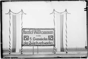 Rössen, Bau Me 24 Verwaltungsgebäude und Laboratorium, Me 211, 212 Pförtnerraum, Gauturnfest, Schmuck der Siedlung