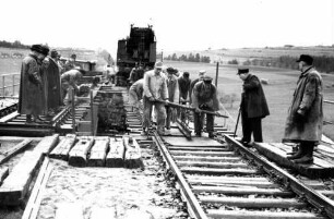 Malmsheim Rankbachbrücke 2022 Baustelle Bautrupp Baukran Bauzug Verlegen Schienen Brückenträger