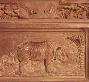 Rechtes Portal — Rhinozeros und knurrende Hunde