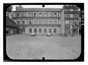 Gadebusch. Schloß (1571-11573; C. Haubitz; Restaurierung 1903-1904; G. Hamann). Hoffront mit Treppenhaus (Teilansicht)