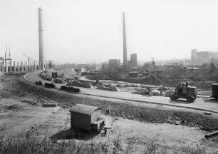 Dresden. Baustelle E-Werk, Nossener Brücke. Blick von Westnordwest mit Nossener Brücke und Schornstein und entstehender Werkhalle des neuen E-Werkes (links) und der Konsumfleischerei rechts)