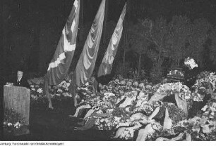 Dresden. Martin Andersen-Nexö. Beisetzung bzw. Aufbahrung, Totenmaske, 1954 & Martin Andersen-Nexö, Totenmaske, Aufbahrung und Beisetzungszeremonie (Überführung nach Dänemark), 1954