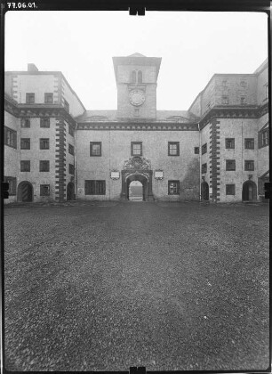 Augustusburg. Schloss (1568-1572; H. Lotter, E. van der Meer). Hofansicht