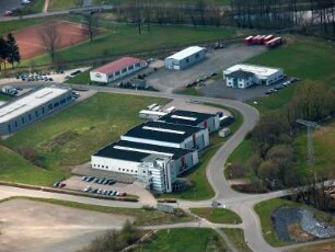 Steinbach-Herges-Hallenberg. Gewerbegebiet Am Scherzer. Luftbild-Schrägaufnahme von Nordost
