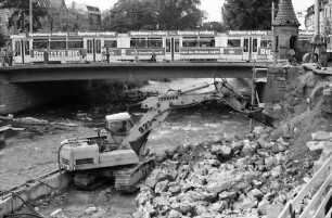 Freiburg: Abbrucharbeiten an der alten Schwabentorbrücke