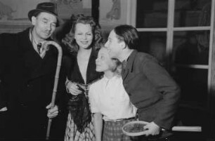 Szenenbilder aus dem Stück "Pünktchen und Anton" von Erich Kästner, aufgeführt bei einem Gastspiel in der Jugendbühne in der Scala in Berlin