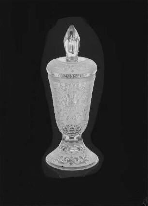 Deckelpokal (mit Akanthusranken und zwei Fruchtbündeln) aus Schloß Moritzburg