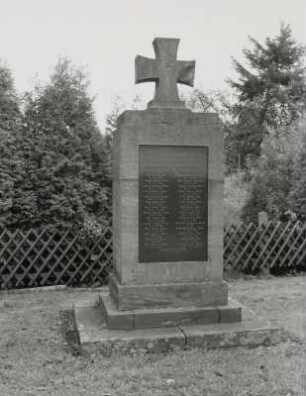 Denkmal für die Gefallenen des 1. Weltkrieges : Denkmal für die Gefallenen des 1. Weltkrieges. Stein (nach 1918). Lohsa-Weißkollm
